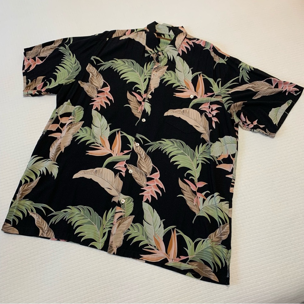 Tori Richard black tropical print button down top